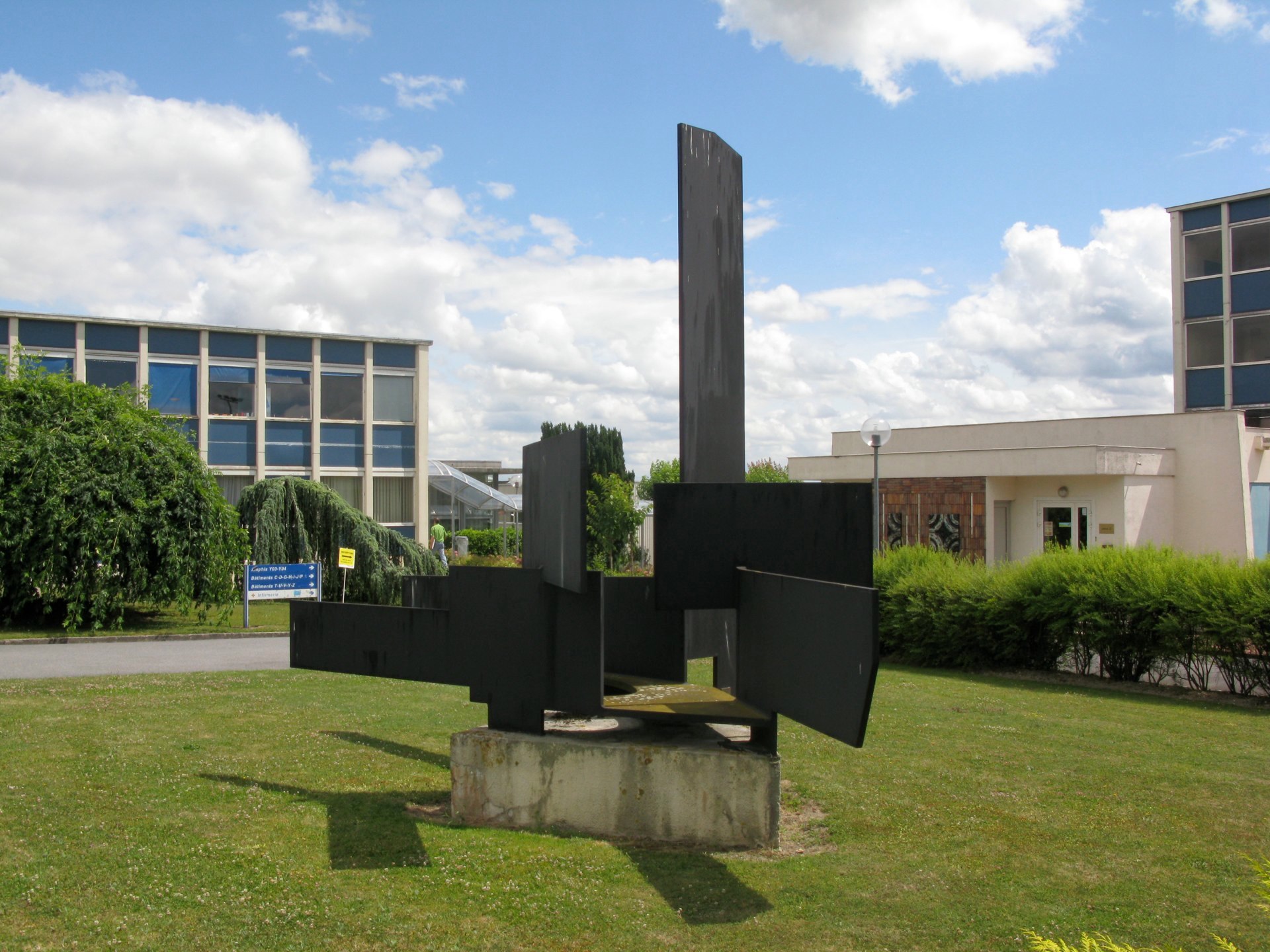 Sculpture-acier-IUT-REIMS-1969-Marino-di-Teana.jpg